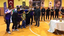Satır Mustafa ve Taksi Zeki Akhisar kurumlar arası 2. Futsal Turnuvası ödül töreni
