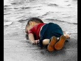 #ممكن | شاهد .. طفل سوري غارق قذفته الأمواج أثناء محاولة الهجرة لـ #تركيا
