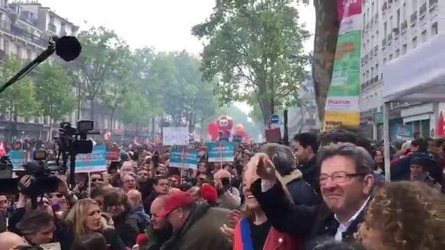 Les larmes de Jean-Luc Mélenchon à la manifestation du 1er mai