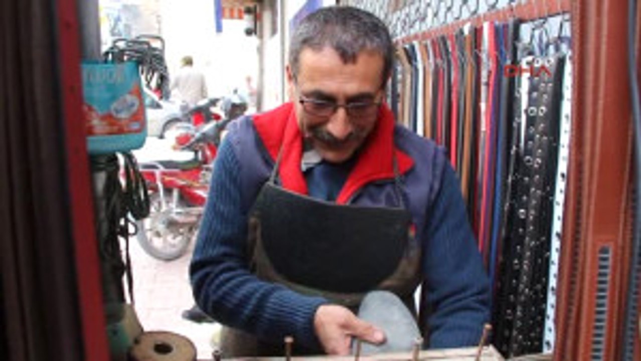 Burdur 35 Yıllık Ayakkabı Tamircisi Biz Son Kelaynak Kuşu Gibiyiz