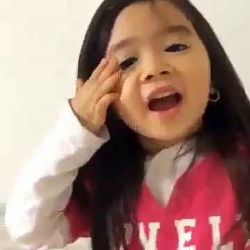 بچی کی عمر دیکھو اور اس کے کام دیکھو