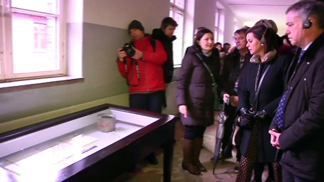 El lendakari Iñigo Urkullu encabezó una delegación al campo de concentración y extermino nazi de Auschwitz-Birkenau