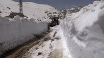 Antalya'da Mayıs Ayında Kar Kalınlığı 5 Metreyi Gördü