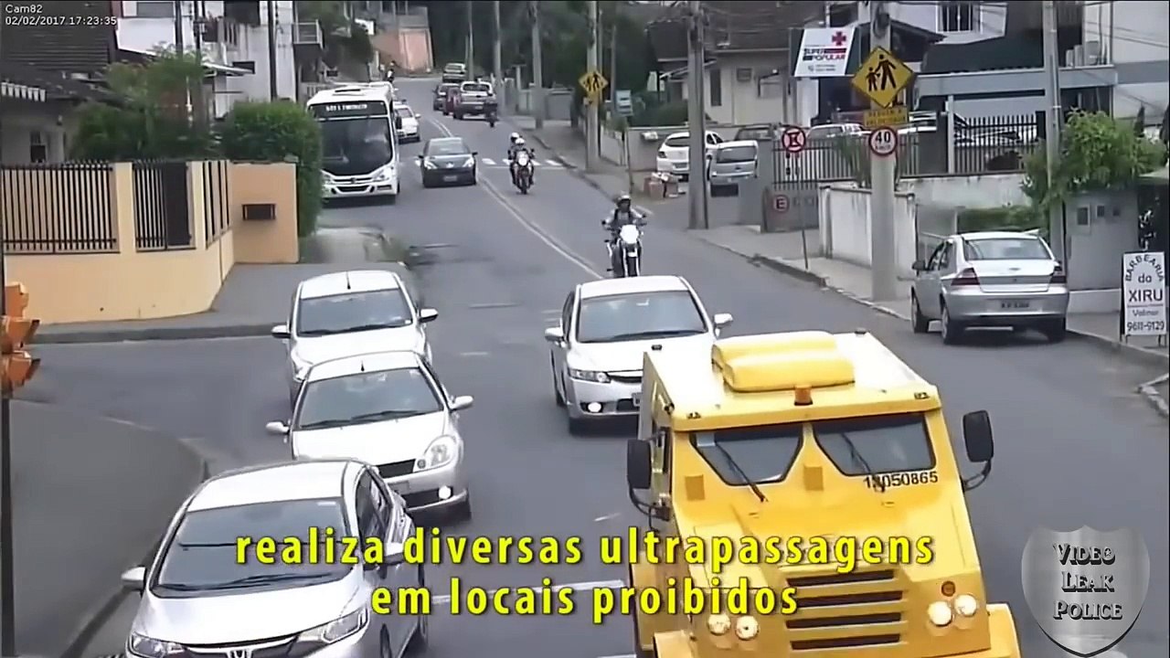 Son délit de fuite en moto finit en accident mortel contre une voiture.