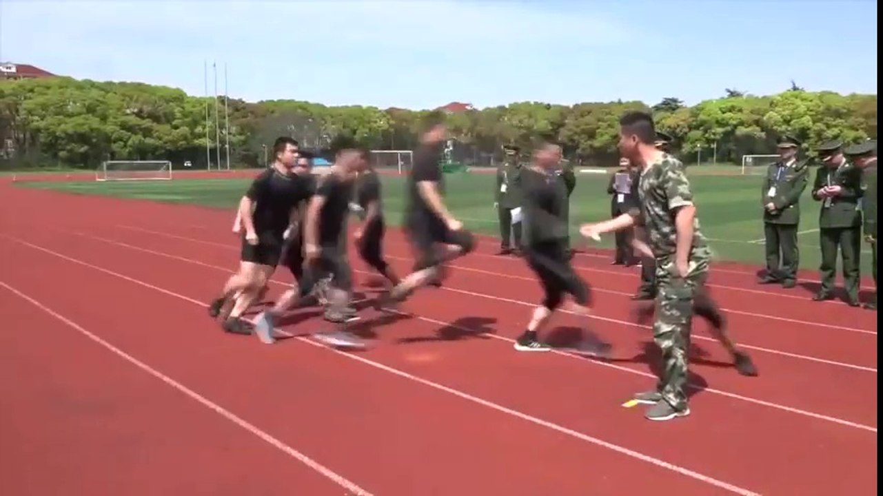 La increíble comba colectiva de los bomberos chinos