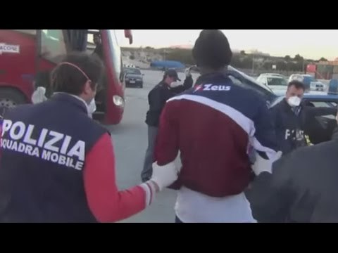 Pozzallo (RG) - Migranti dalla Libia, arrestati altri due scafisti (02.05.17)