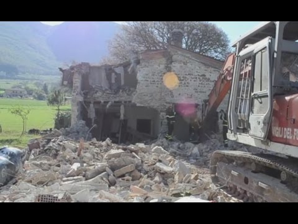 Norcia (PG) - Terremoto, recupero beni personali (02.05.17)