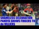 IPL 10: Krunal Pandya shows fingers to AB de Villiers as cheeky gesture | Oneindia News