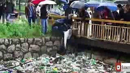 Khabardar with Aftab Iqbal 28 April 2017   (144p)