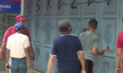 Warga Cilegon Bongkar Gudang Miras Berkedok Toko Bangunan