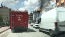 Konya'da Apartmanın Çatısı Alev Alev Yandı
