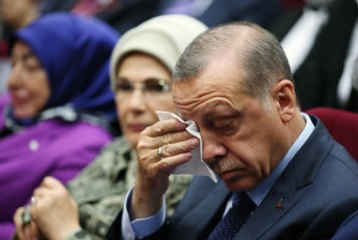 Erdoğan Partisine Geri Döndü, Gözyaşlarını Tutamadı