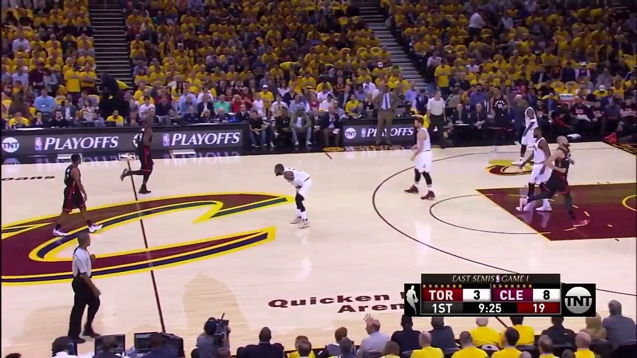 Alley-oop de folie entre Kyrie Irving et Lebron James