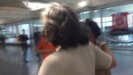 94 Yaşındaki Babaları Kaybolunca Havalimanını Birbirine Kattılar