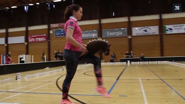 Monter à cheval sans cheval : le hobby des jeunes finlandaises