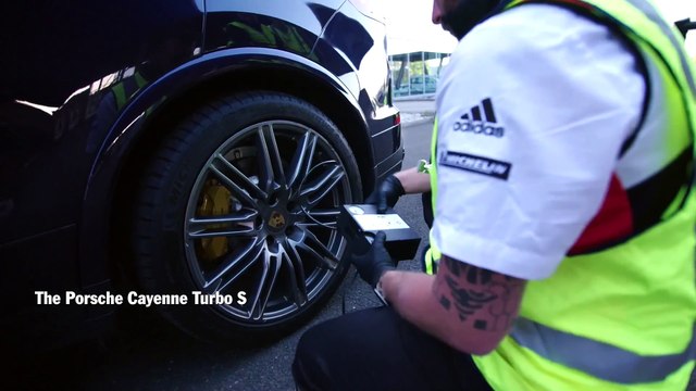 Un Porsche Cayenne tire un airbus A380 à Paris Nouveau record du monde