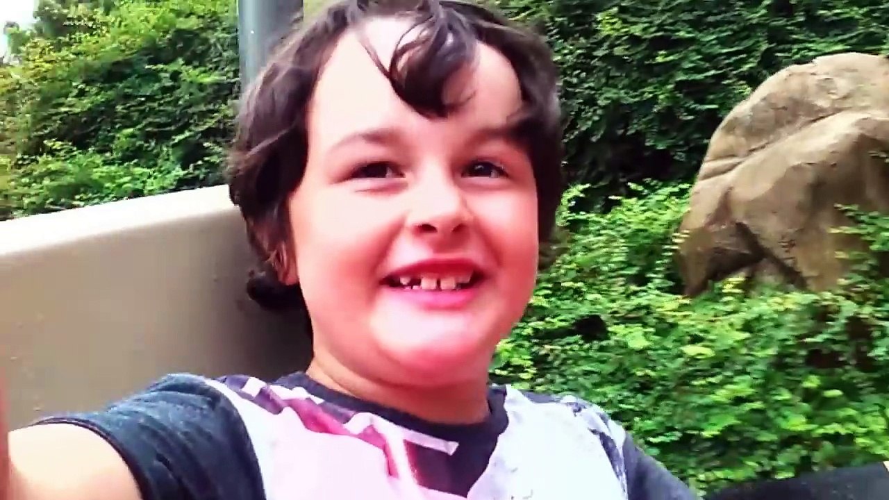 Parc d'Attraction -  Glissade Aquatique & aire de jeux #  On prend la DOUCHE