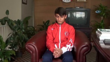 15 Yaşında 50 Madalyası Var