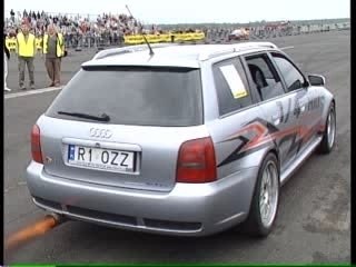 Audi RS4 - Brutal Acceleration (bang-bang!!!)