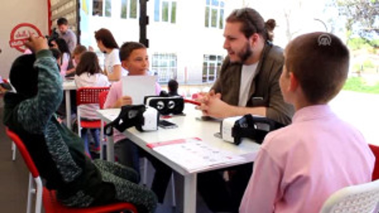 Çocuklara Sanal Gerçeklik Gözlüğüyle Trafik Eğitimi