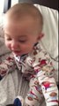 Ce bébé arrête de pleurer devant la photo de son papa sur ipad