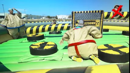 Giant Sumo Battle - Dude Perfect - YouTube