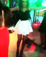 Mini Yubkalı Azəri Qız Toyda Super Rəqs