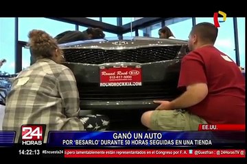 Mujer besa auto por 50 horas para ganar concurso