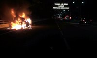 Korsleting, Mobil Mewah Ini Terbakar di Tol