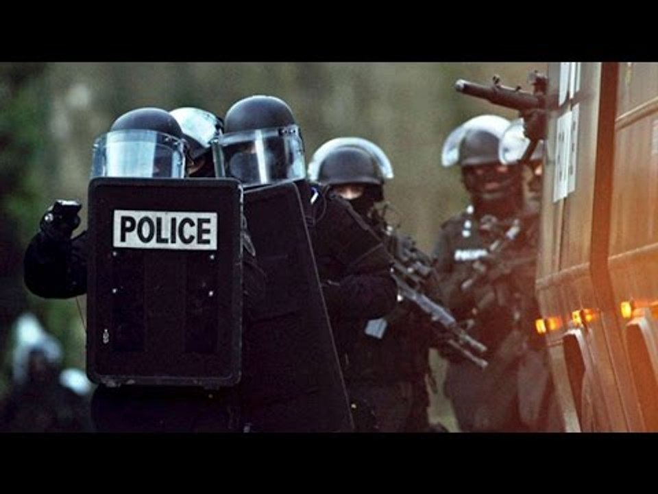 Paris Primark hostage : All employees evacuated, gunmen absconding