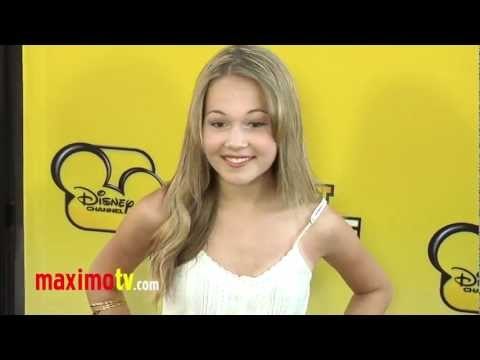 Kelli Berglund Let It Shine Premiere Arrivals - Maximo TV Red Carpet Video