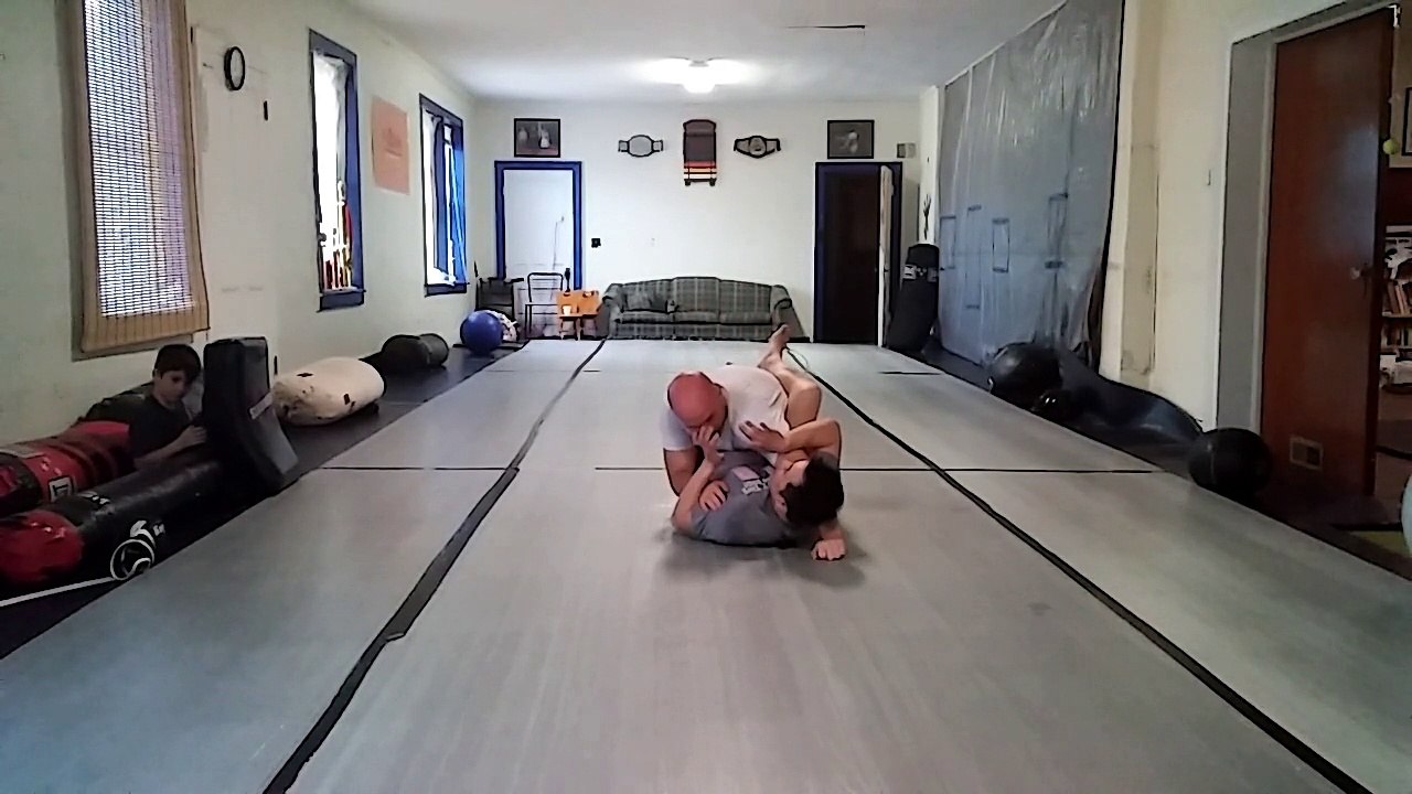 MMA armbar shorten clip
