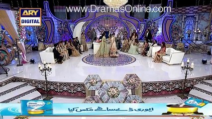 Check out Saima’s Dance While Holding a Viper in Nida Yasir’s Show