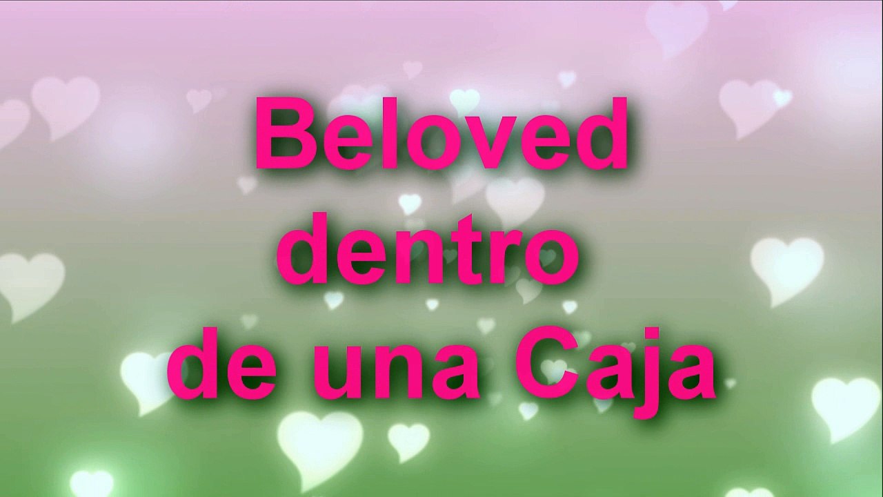 Mira lo que hace este gatito en una caja