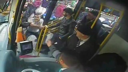 Duraktan Önce İnmek İsteyen Yolcu, Otobüs Şoförüne Tekme Tokat Daldı