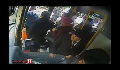 İstanbul'da otobüs şoförüne tekmeli saldırı  kamerada