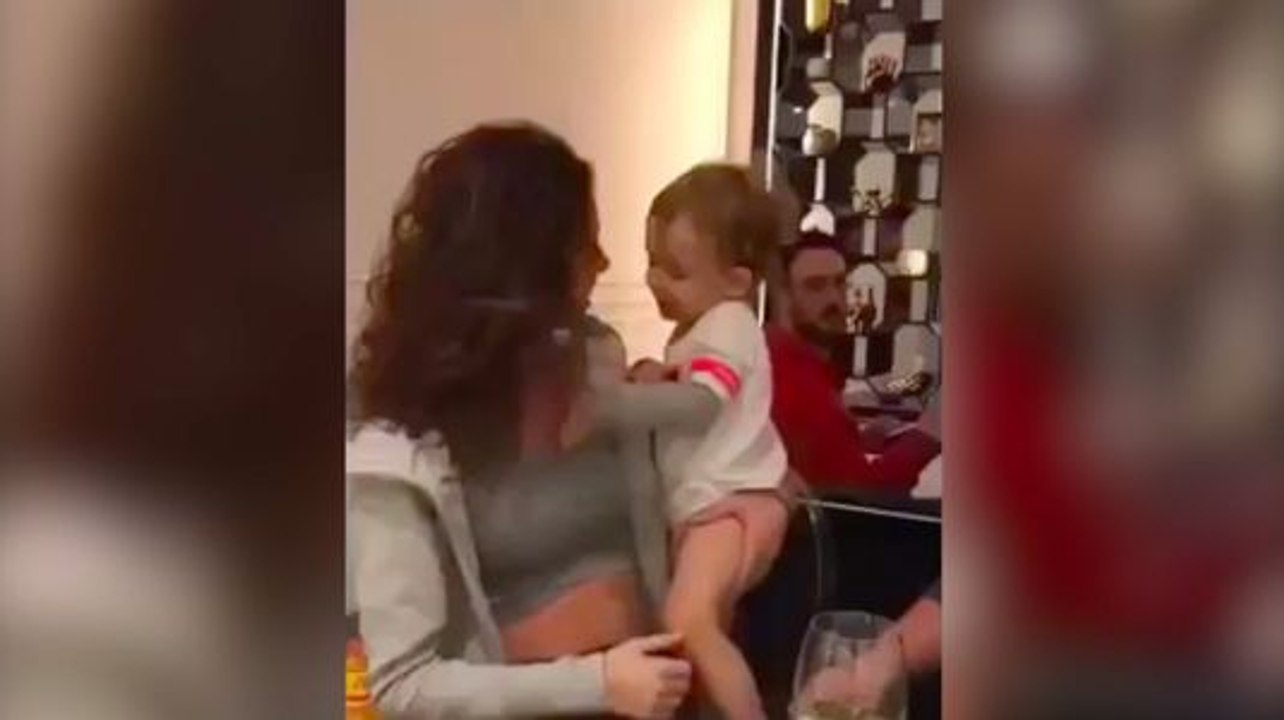 Ce petit garçon est un futur coquin !