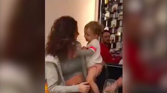 Ce petit garçon est un futur coquin !