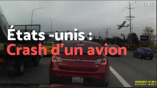Etats-Unis : crash d'un avion en plein milieu d'une route