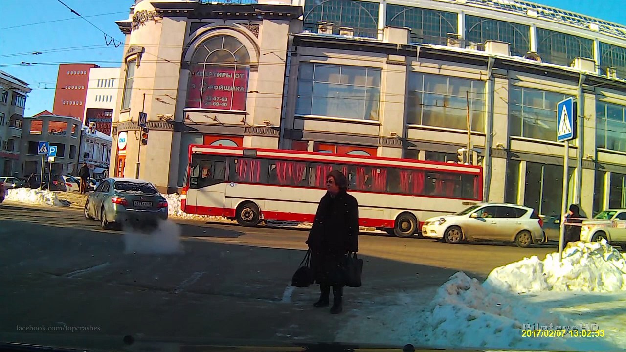 Women Driving Fail and accidents caught on dashcam # 1