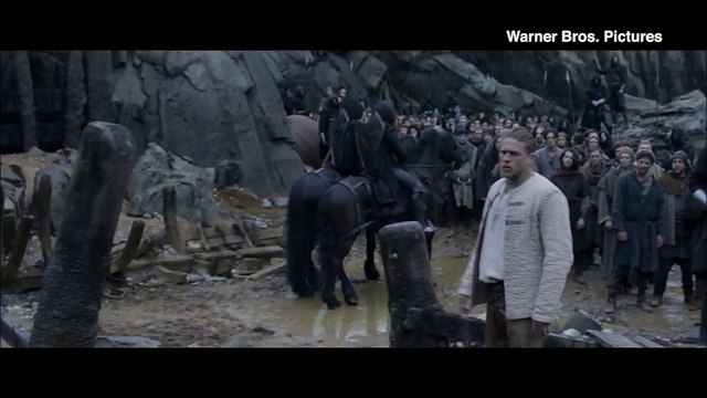 David Beckham fait (enfin) son apparition dans un nouvel extrait de « Le Roi Arthur : la légende d'Excalibur »