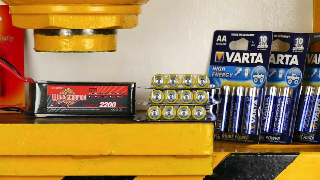 I SHOULD VE NEVER DONE THAT !! - CRUSH BATTERY WITH HYDRAULIC PRESS - THE SMASHE