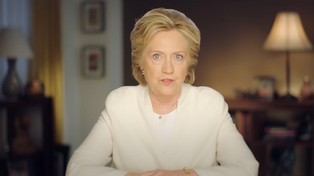 Clinton culpa al FBI y WikiLeaks de su derrota electoral