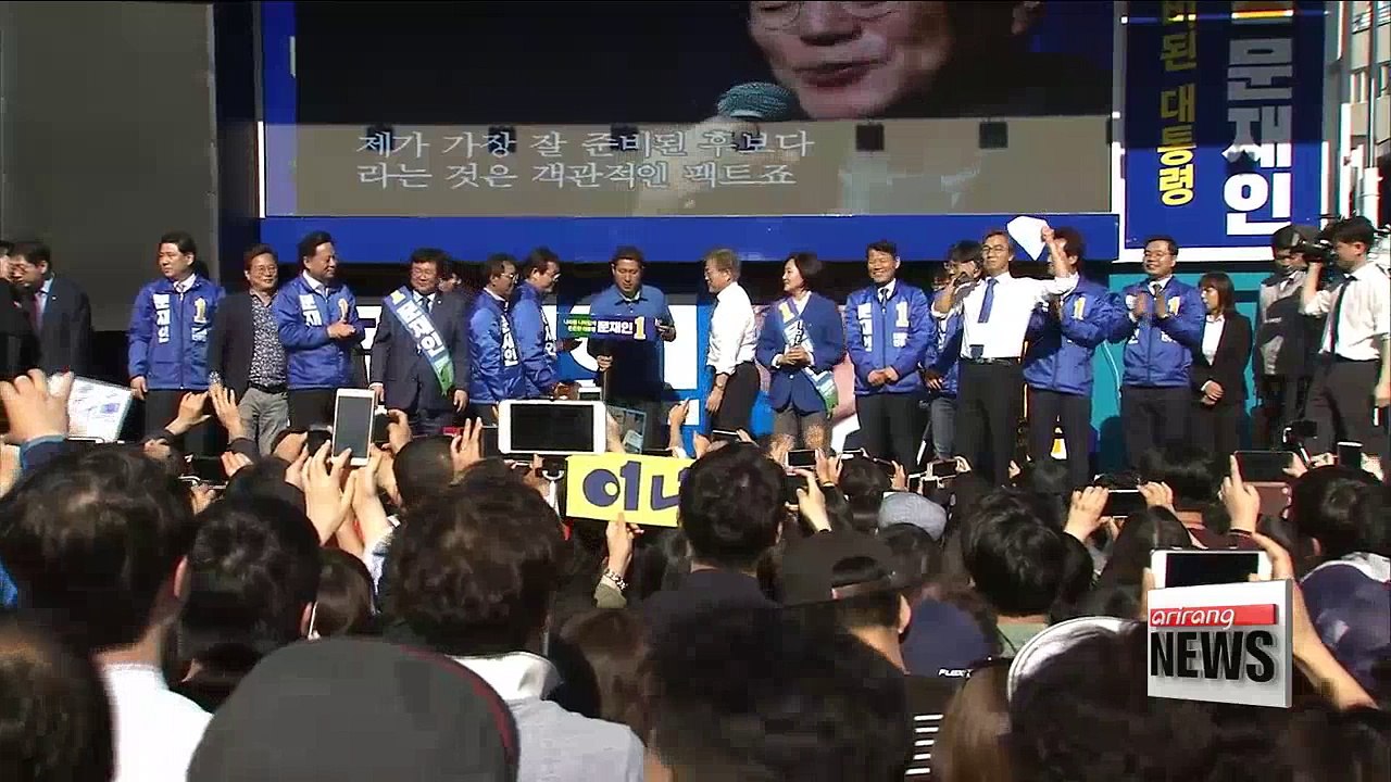Frontrunner Moon Jae-in holds campaign rallies in Masan and Jinju