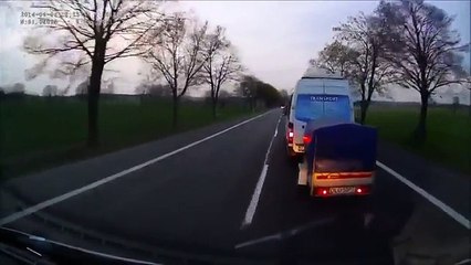 WTF?! Car loses its wheel on the highway!