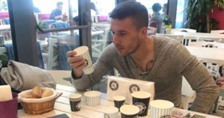 Galatasaraylı Lukas Podolski, Sosyal Medyada Arabasıyla Hava Attı