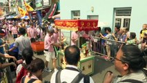 Children dres up as famous people for Hong Kong festival