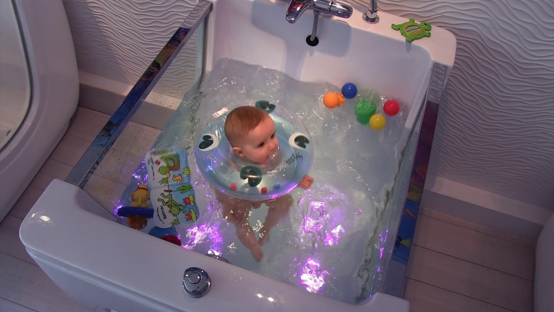 Dans Les Coulisses D Un Spa Pour Bebes Video Dailymotion