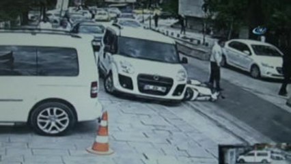 Yola Dökülen Atık Yağ Sürücülere Zor Anlar Yaşattı... O Anlar Kamerada