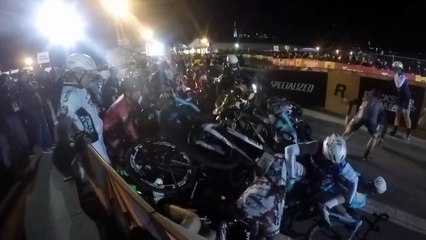 Red Hook : une moto cale et provoque la chute de plusieurs cyclistes
